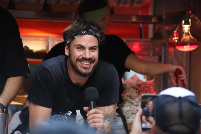 Άκης Πετρετζίκης