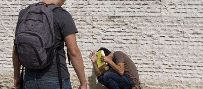 «Μιλούσα και πέρασε και μου έριξε μια μπουνιά!»: 16χρονος που υπέστη bullying και επιχείρησε να αυτοκτονήσει περιγράφει