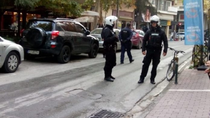 Νέα επέμβαση της αστυνομίας στην ανακατάληψη του κτιρίου στη Λάρισα