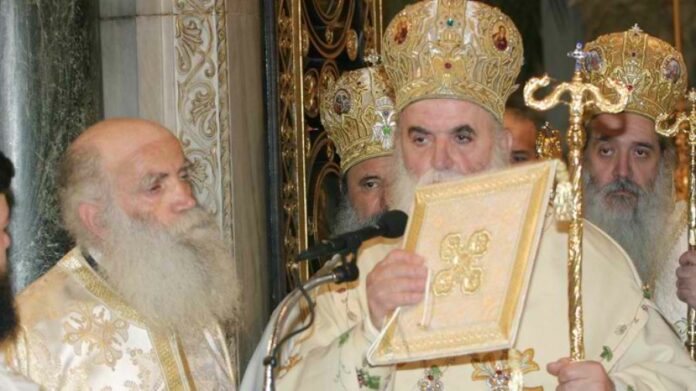 Ο Μητροπολίτης Κυθήρων αγνόησε την απαγόρευση