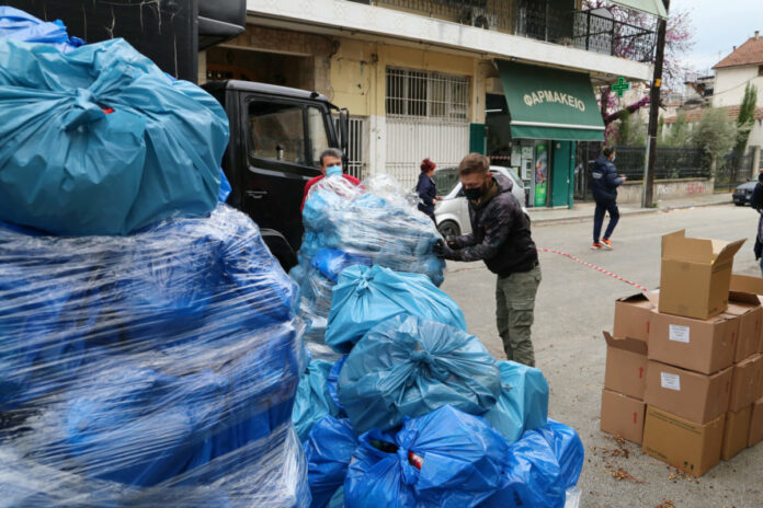 «Πανστρατιά» για να… κάνουν Πάσχα 4.500 οικογένειες στη Λάρισα