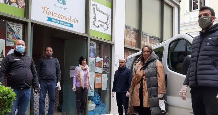 Προσφορά από το «Απολλώνειο» στο Κοινωνικό Παντοπωλείο Δ. Λαρισαίων