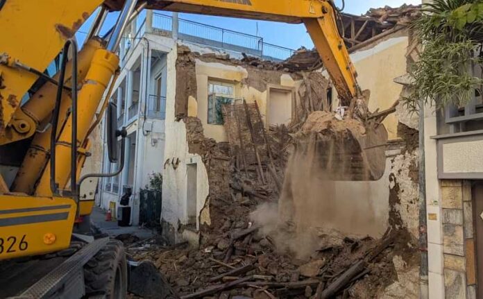 Agios Xaralampos-katedafisi ktiriou