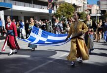 Μεγαλοπρεπής παρέλαση για την 28η Οκτωβρίου στη Λάρισα – Φωτογραφίες