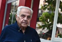 Αλέκος Φλαμπουράρης: Έφυγε από τη ζωή το ιστορικό στέλεχος της Αριστεράς και πρώην Υπουργός Επικρατείας