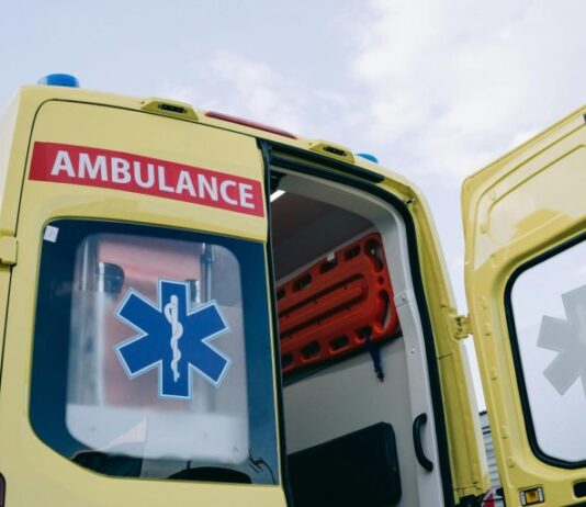 Μετωπική σύγκρουση σοκ στη Λάρισα – Δύο άνθρωποι στο νοσοκομείο