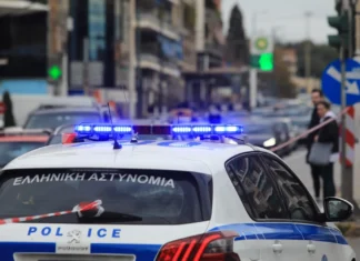 Άνδρας στη Λάρισα κυκλοφορούσε με μαχαίρι Άνδρας στη Λάρισα κυκλοφορούσε με μαχαίρι