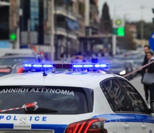 Άνδρας στη Λάρισα κυκλοφορούσε με μαχαίρι Άνδρας στη Λάρισα κυκλοφορούσε με μαχαίρι