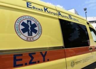 Τροχαίο στον δρόμο Τυρνάβου – Γυρτώνης με τρεις τραυματίες ένα Ασθενοφόρο.