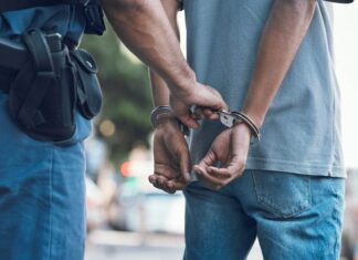Χειροπέδες σε δύο απατεώνες στα Φάρσαλα Χειροπέδες σε δύο απατεώνες στα Φάρσαλα