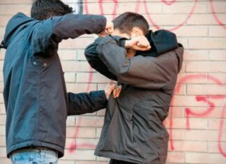 Μαχαιριές σε γιο γνωστού Λαρισαίου Μαχαιριές σε γιο γνωστού Λαρισαίου