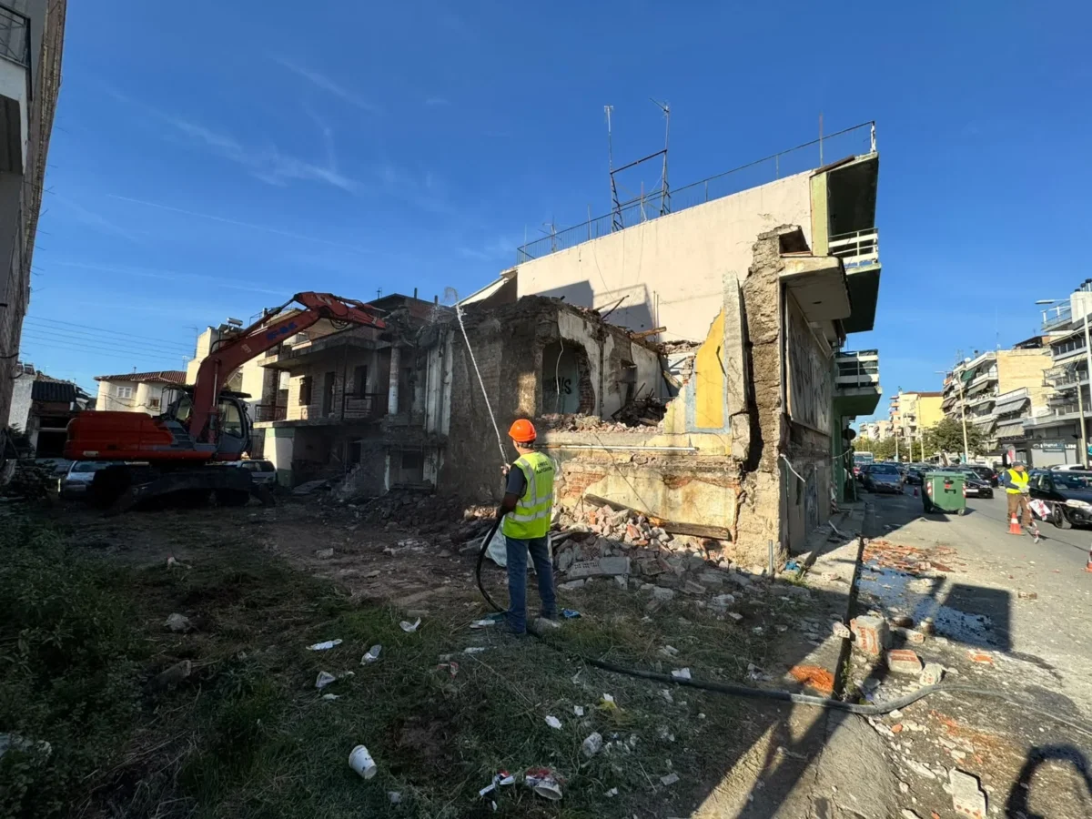 Κατεδαφίσεις κτιρίων στην Ηρώων Πολυτεχνείου